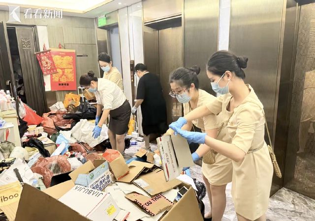 老人住顶流小区也拾荒？3600万豪宅堆满垃圾(图3)
