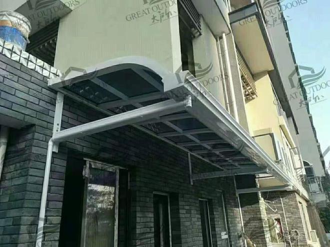 铝合金雨棚：易安装、易维护为您省心省力(图1)