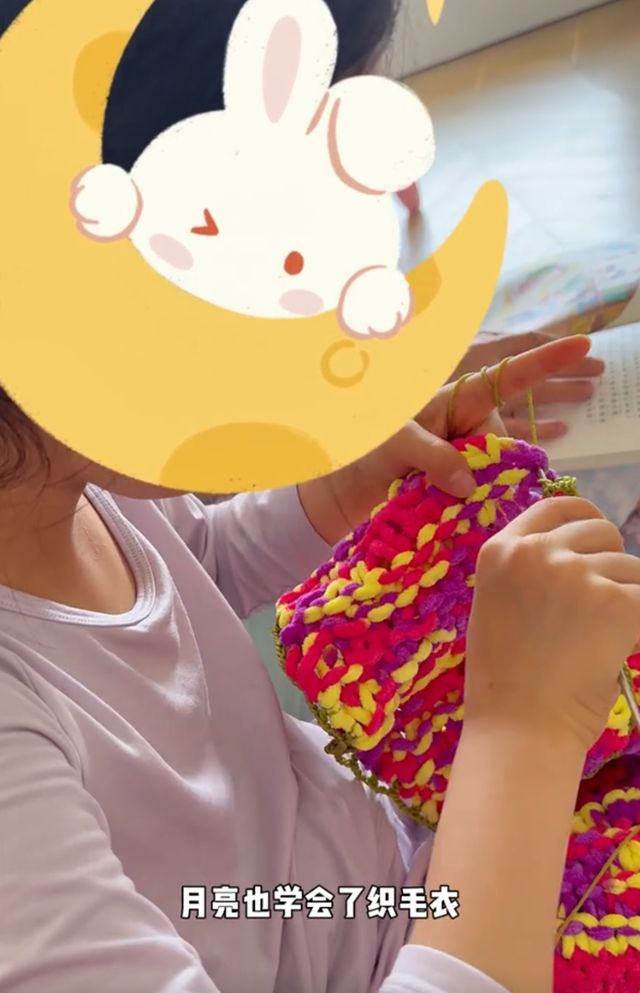 颖儿邀朋友来北京别墅露营庭院内搭帐篷和超大充气城堡好惬意(图6)