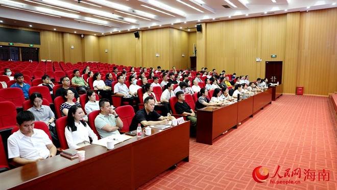 “寻美琼山”网络宣传晋级作品点评会圆满落幕专家助力精品创作(图3)
