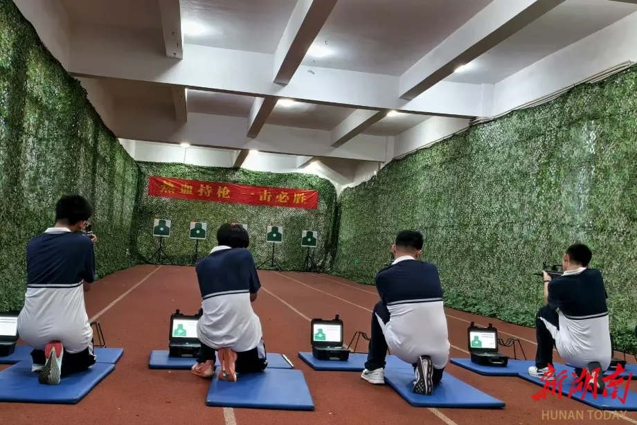 高温“炙烤”撞上军训！长沙各中学巧妙开启“清凉战术”(图4)