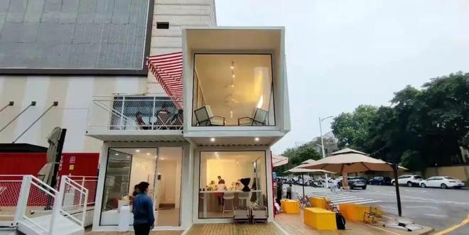 街头红盒里的秋日诗篇｜探访汤丁咖啡的集装箱美学(图5)