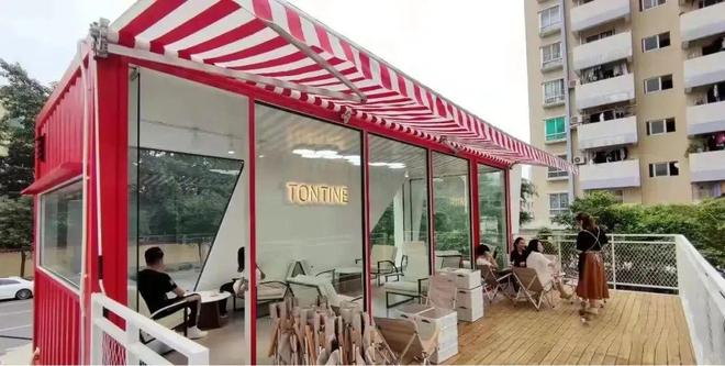 街头红盒里的秋日诗篇｜探访汤丁咖啡的集装箱美学(图3)