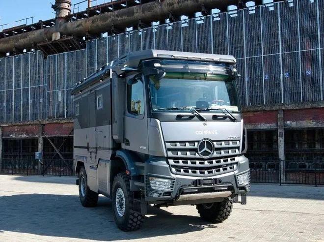 碳纤量很足的百万级房车长这样!男人的梦中情车真是开眼了(图1)