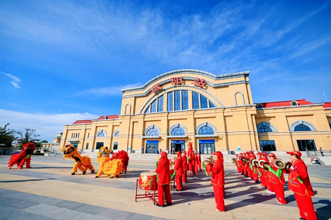 “山海体旅·丹香号”银发专列从青岛城阳启程打造适老旅游新标杆(图2)