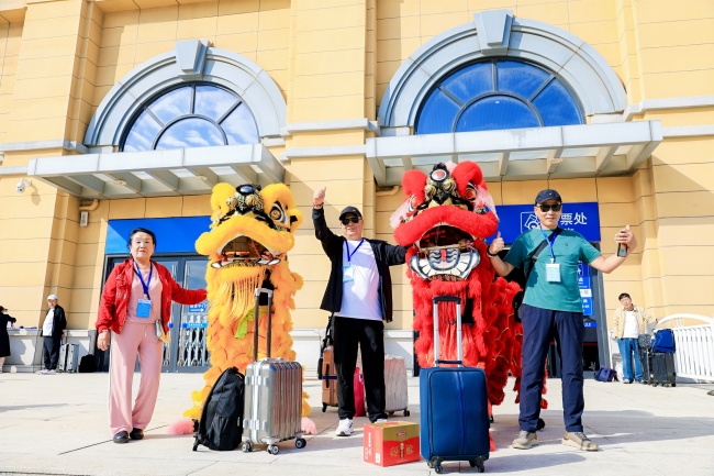 “山海体旅·丹香号”银发专列从青岛城阳启程打造适老旅游新标杆(图3)