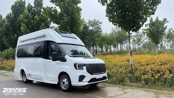 福特23T动力+无接缝车身！这款飞翔T8铁C房车如何做到“配置拉满”？(图3)