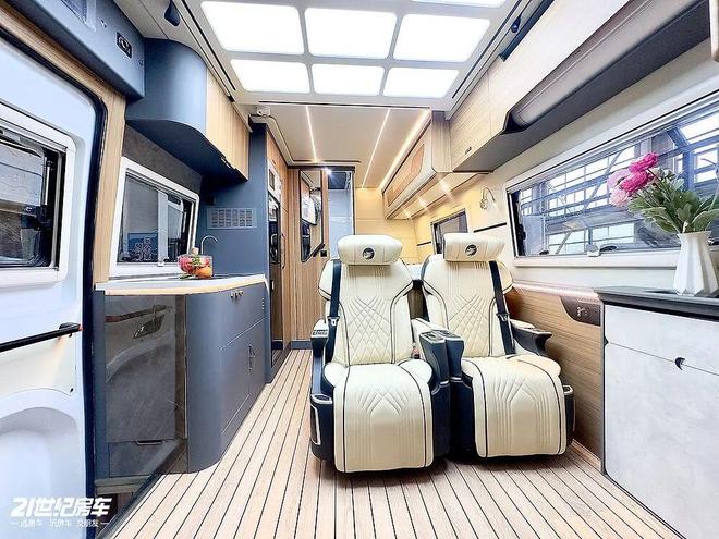 福特23T动力+无接缝车身！这款飞翔T8铁C房车如何做到“配置拉满”？(图7)