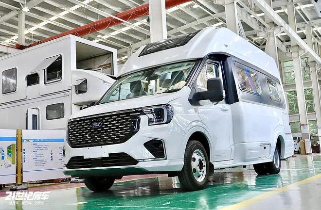 福特23T动力+无接缝车身！这款飞翔T8铁C房车如何做到“配置拉满”？(图13)