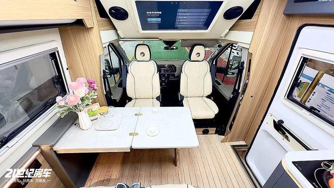 福特23T动力+无接缝车身！这款飞翔T8铁C房车如何做到“配置拉满”？(图9)