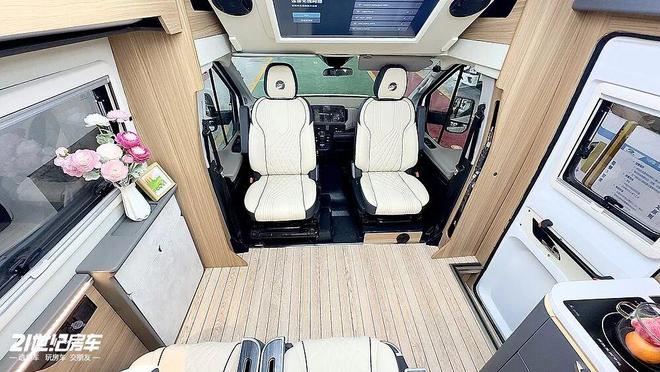 福特23T动力+无接缝车身！这款飞翔T8铁C房车如何做到“配置拉满”？(图8)