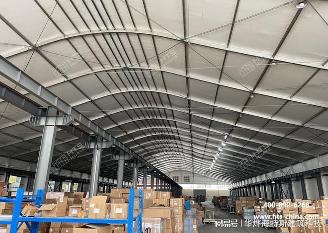 物流仓储大棚篷房为企业提供了灵活、高效、经济的仓储空间(图1)