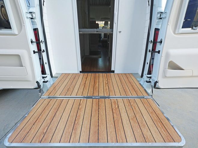 带小阳台的露营车11月28亮相成都房车展这内饰真漂亮(图3)