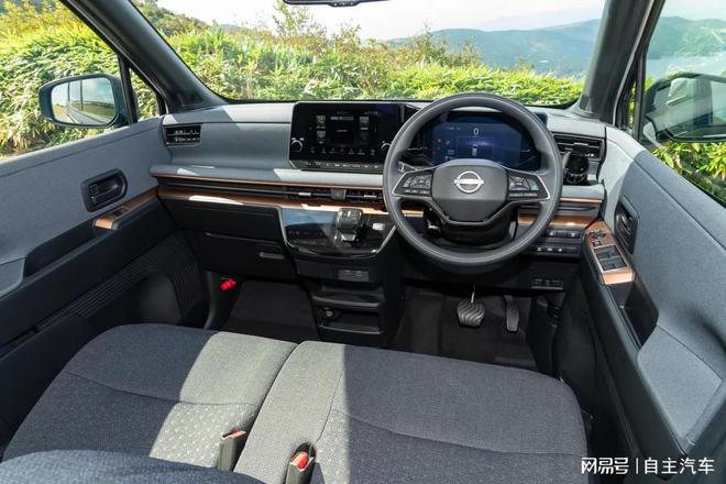 日产“太阳能车顶”引领未来出行电动汽车进入智能环保新时代(图4)