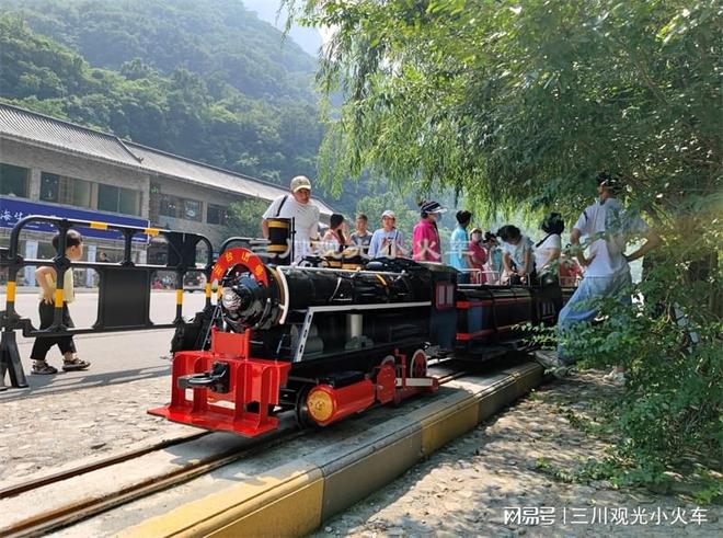 轨道观光小火车：特点与用途解析(图2)