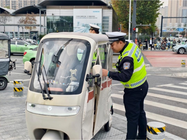 除了上牌12月1日起电动车、摩托车上路“4禁3罚”!(图2)