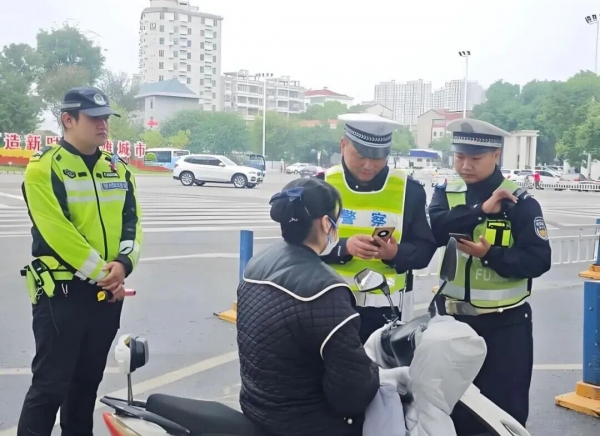 除了上牌12月1日起电动车、摩托车上路“4禁3罚”!(图6)