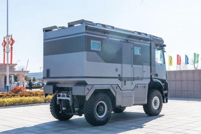 碳纤维房车的带头大哥！11月28亮相成都房车展解锁男人的终极玩具梦(图2)