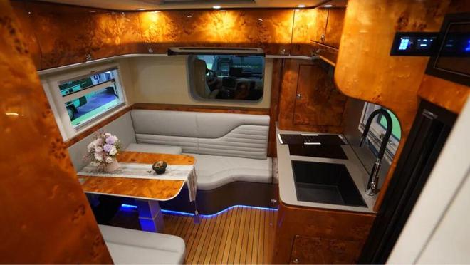 碳纤维房车的带头大哥！11月28亮相成都房车展解锁男人的终极玩具梦(图11)