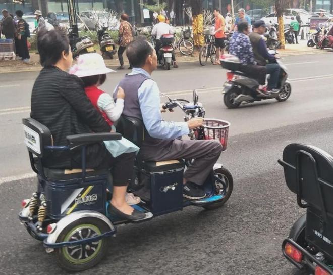 明确了!60岁以上4种免驾照电动车放心骑不查不扣注意事项也告诉你(图5)