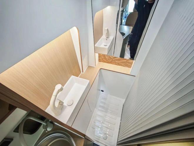 不到5米2的长度4座2卧!外观好评主要是好开也好用(图9)