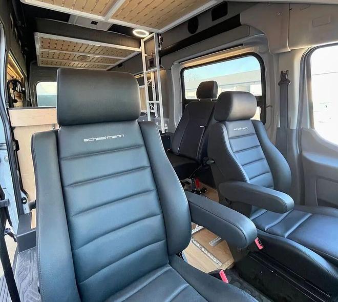 后驱四驱随便选109万的Orion露营车真比国产房车香?(图3)