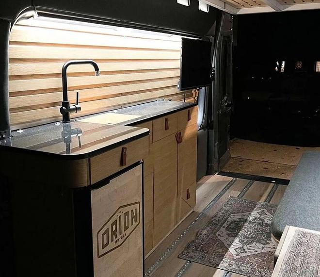 后驱四驱随便选109万的Orion露营车真比国产房车香?(图4)