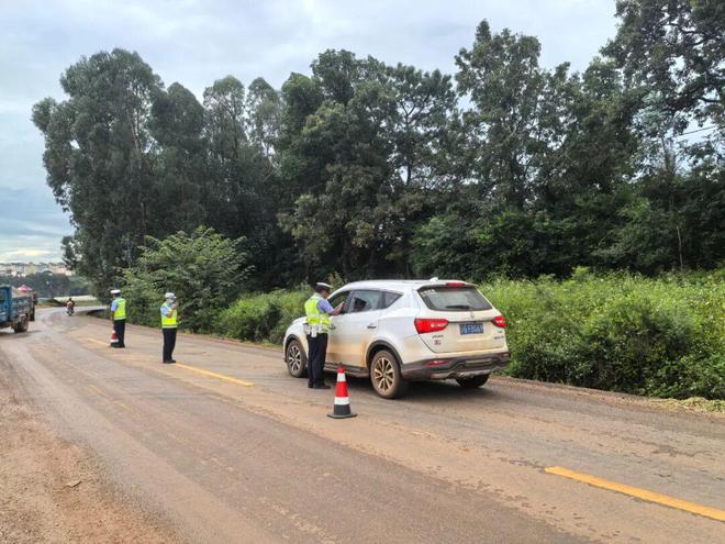 弥勒农村开车骑车的速看！(图3)