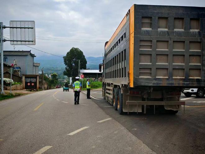 弥勒农村开车骑车的速看！(图2)