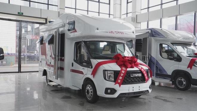 售价“2”开头的C型房车6座设计带4张床适合去全家公共出游(图2)