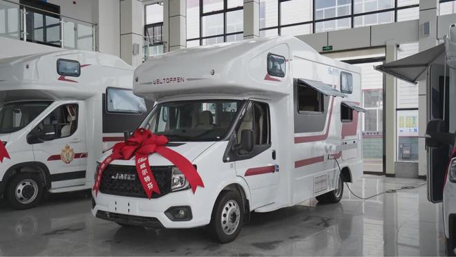 售价“2”开头的C型房车6座设计带4张床适合去全家公共出游(图1)