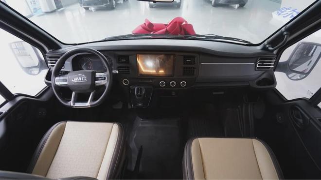 售价“2”开头的C型房车6座设计带4张床适合去全家公共出游(图3)