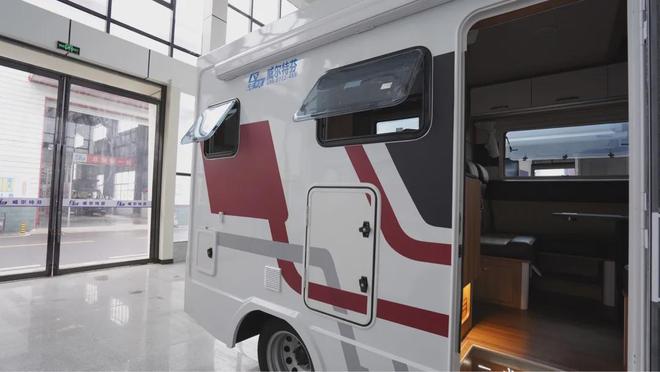 售价“2”开头的C型房车6座设计带4张床适合去全家公共出游(图4)