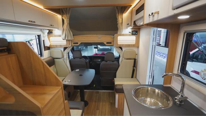 售价“2”开头的C型房车6座设计带4张床适合去全家公共出游(图10)