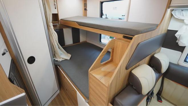 售价“2”开头的C型房车6座设计带4张床适合去全家公共出游(图7)