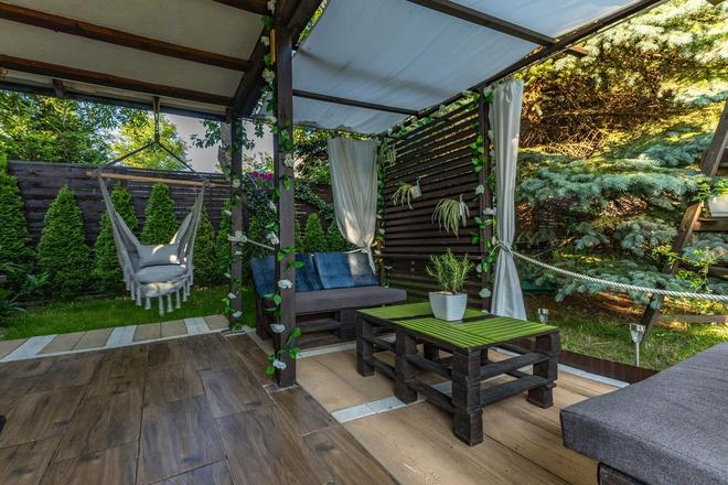 嘉宁颂劲松别墅庭院设计装修：折叠遮阳棚打造现代实用美学空间(图2)