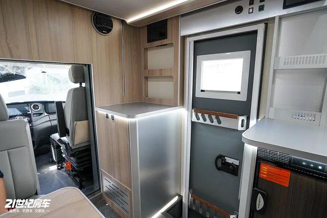 真全铝四驱越野房车!空间由你而定新星北斗Y600-C全时四驱定制房车(图15)