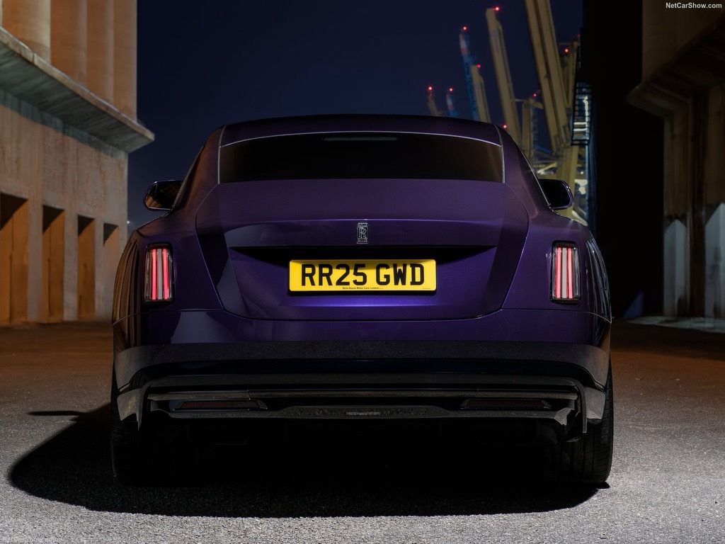 劳斯莱斯发布闪灵BlackBadge纯电轿跑奢华性能完美融合(图1)