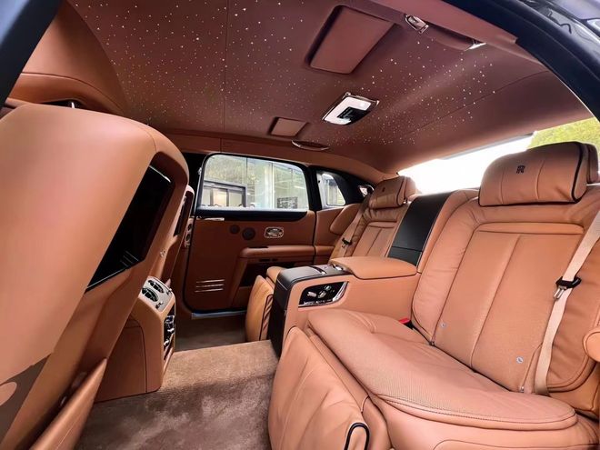 25款劳斯莱斯古斯特加长版现车手续齐全最新价格400来万(图1)