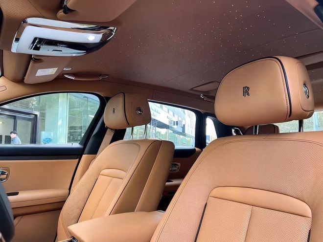 25款劳斯莱斯古斯特加长版现车手续齐全最新价格400来万(图2)