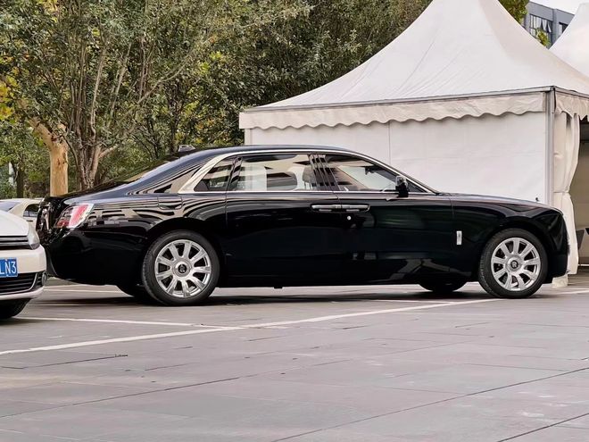 25款劳斯莱斯古斯特加长版现车手续齐全最新价格400来万(图4)