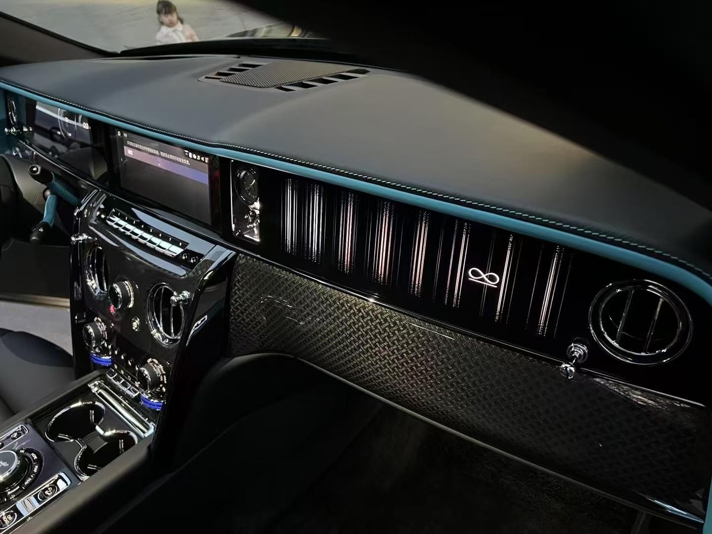 25款劳斯莱斯库里南四座星空顶含税最低价格多少(图4)