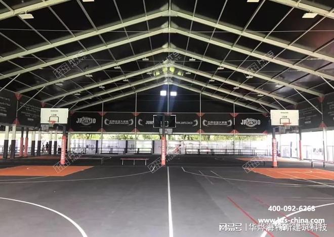 无立柱阻挡的激情：体验“临时篮球馆篷房”带来的专业级空间(图2)