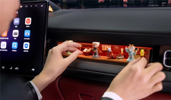 会转头的中控屏来了！问界M6内饰官图发布：明日开启预订(图2)