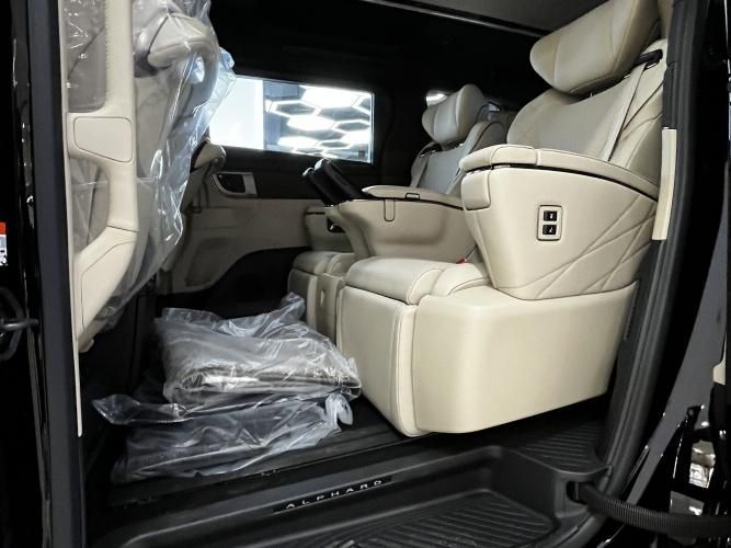 2025款丰田埃尔法依旧是商务车风向标各方面表现均衡动力够强(图4)