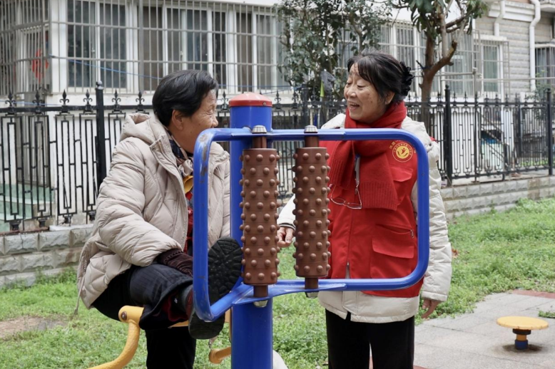 合肥市瑶海区：退休席阿姨情暖邻里间(图2)