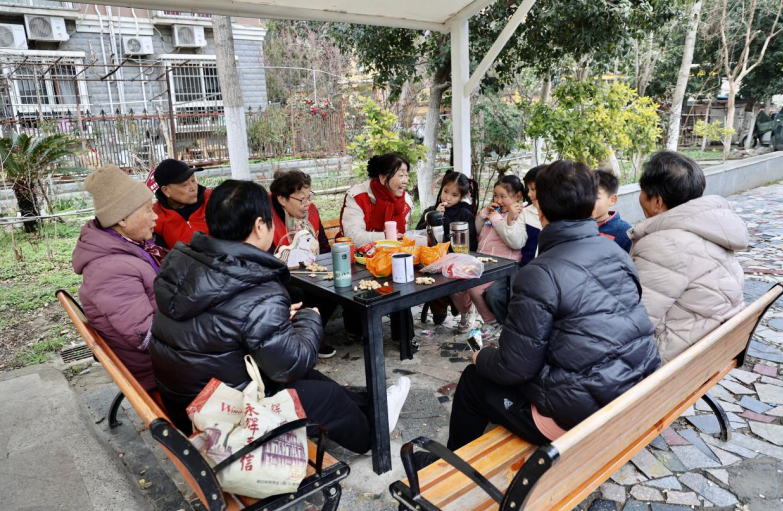 合肥市瑶海区：退休席阿姨情暖邻里间(图1)