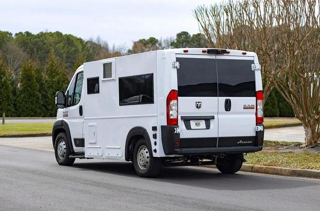 房车界独一份！单侧拓展MaxvanAccess厨卫会客全配齐(图2)