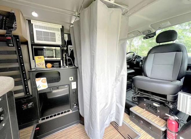 房车界独一份！单侧拓展MaxvanAccess厨卫会客全配齐(图6)