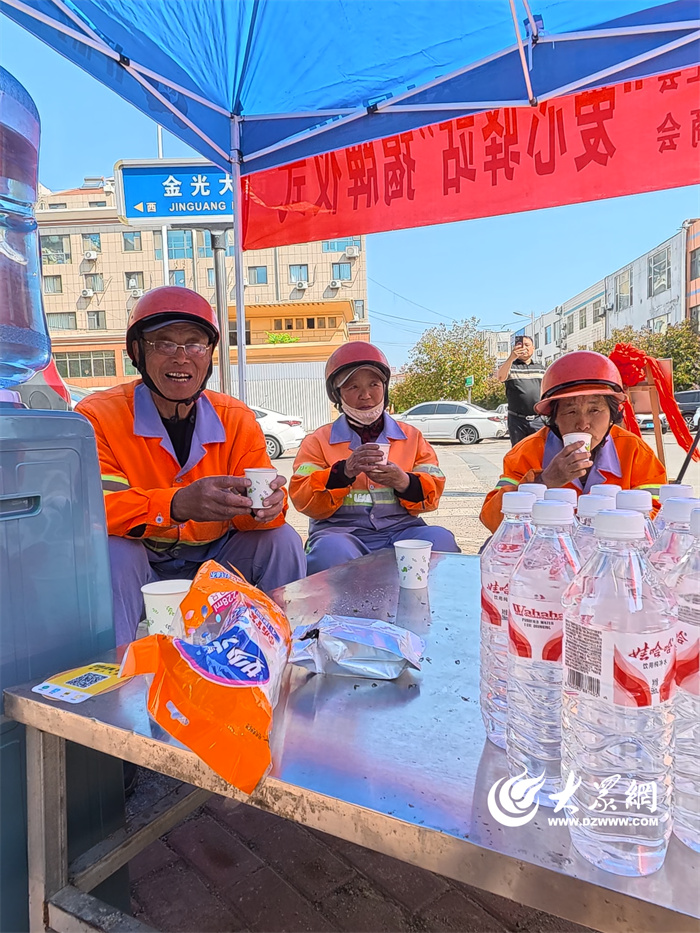 情暖油城！这个“爱心驿站”解渴又歇脚(图3)